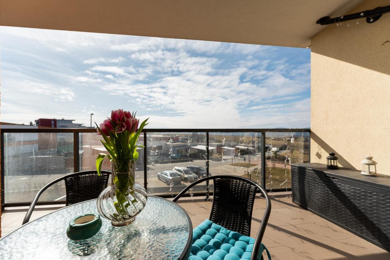 New Spacious With View *